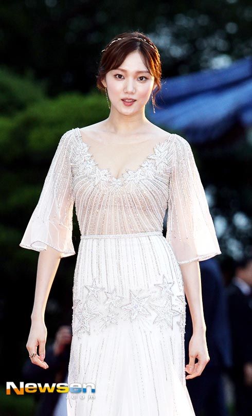 hoc cach mac dep nhu co nang lee sung kyung - hinh anh 4