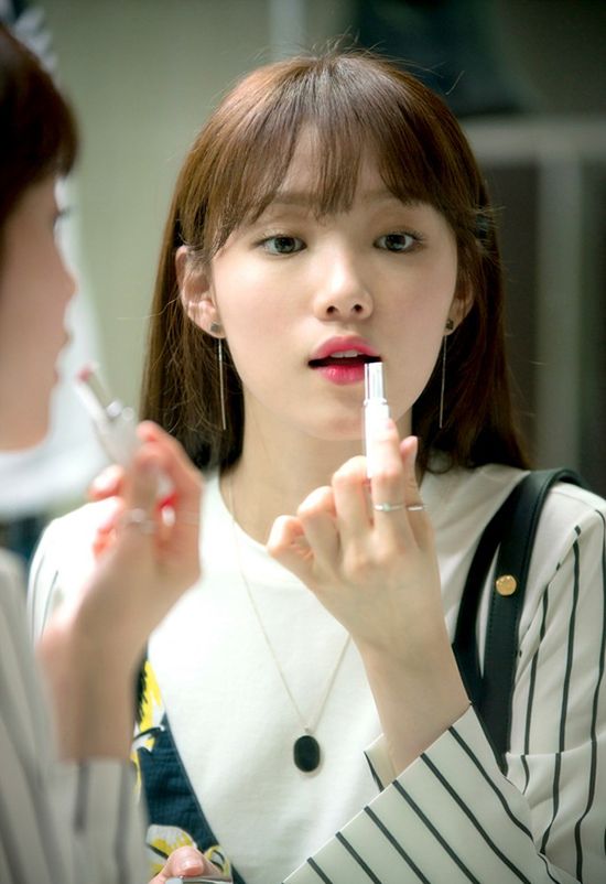 hoc cach mac dep nhu co nang lee sung kyung - hinh anh 25