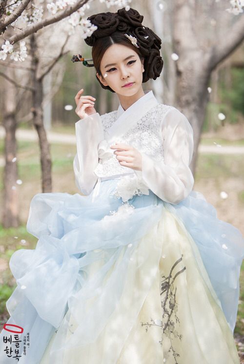 nhung chiec hanbok cuoi dep long lay cua co dau xu han - hinh anh 31