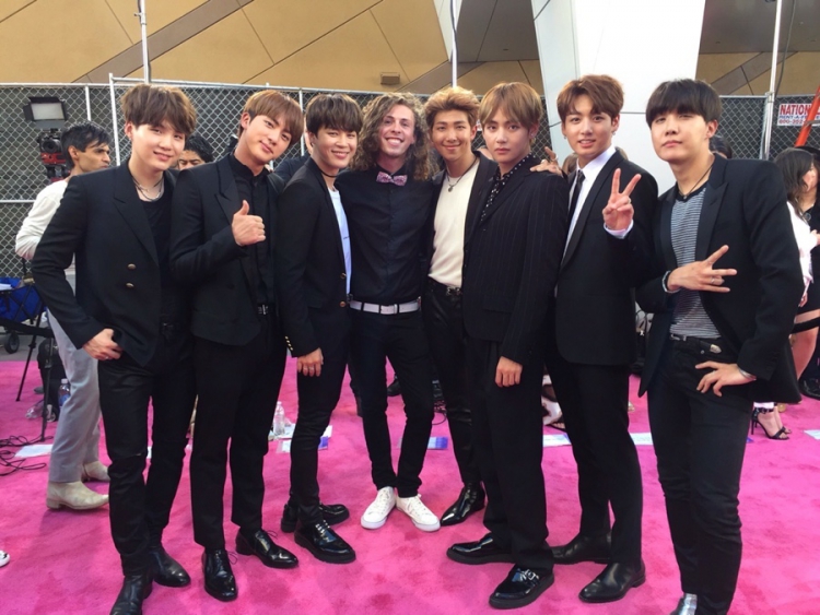 bts danh bai justin bieber, tro thanh nhom nhac kpop dau tien doat giai tai billboard music awards - hinh anh 6