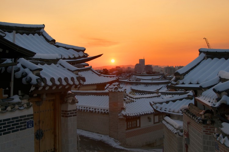 Đến Hàn Quôc đừng quên diện Hanbok và đi thăm làng cổ Bukchon Hanok nhé  - image 20