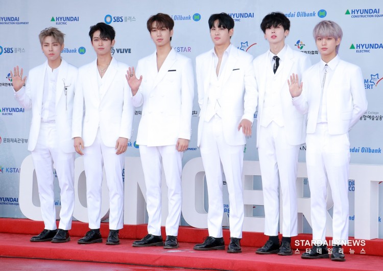 Thảm đỏ Dream Concert 2018: Seventeen, NCT lịch lãm trong vest, UNI.T gây chú ý vì quá xinh đẹp - image 20