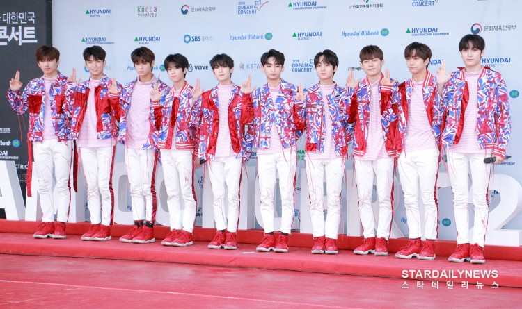 Thảm đỏ Dream Concert 2018: Seventeen, NCT lịch lãm trong vest, UNI.T gây chú ý vì quá xinh đẹp - image 22