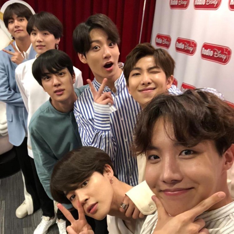 Ellen DeGeneres hào hứng selfile cùng BTS trên “The Ellen Show” - image 2