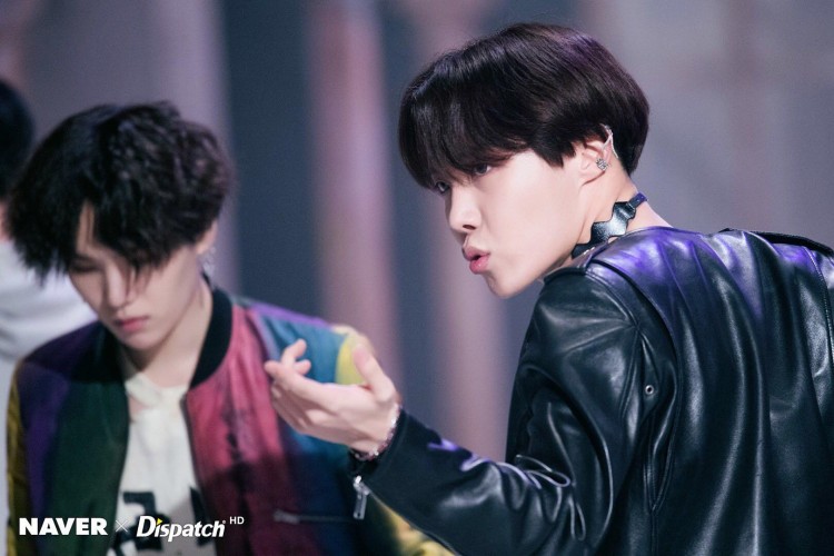 NAVER cùng Dispatch tung bộ hình đẹp siêu thực của BTS trước thềm comeback lịch sử

 - image 2