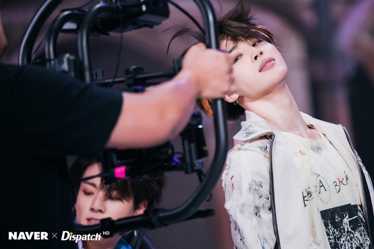 NAVER cùng Dispatch tung bộ hình đẹp siêu thực của BTS trước thềm comeback lịch sử

 - image 17