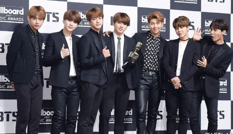 Thời trang của BTS qua hai mùa Billboard Music Award: từ tạo hình nhóm sang hình ảnh cá nhân  - image 4