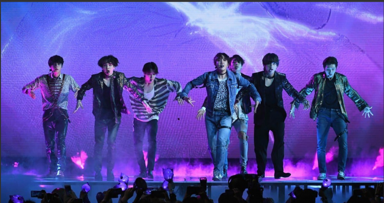 Thời trang của BTS qua hai mùa Billboard Music Award: từ tạo hình nhóm sang hình ảnh cá nhân  - image 15