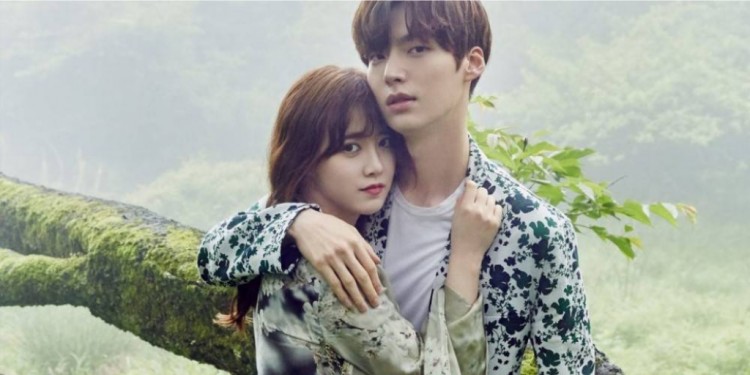 Ku Hye Sun khoe vẻ đẹp không tuổi làn da rạng ngời bên cạnh Ahn Jae Hyun kỉ niệm ngày cưới lần 2 - image 1