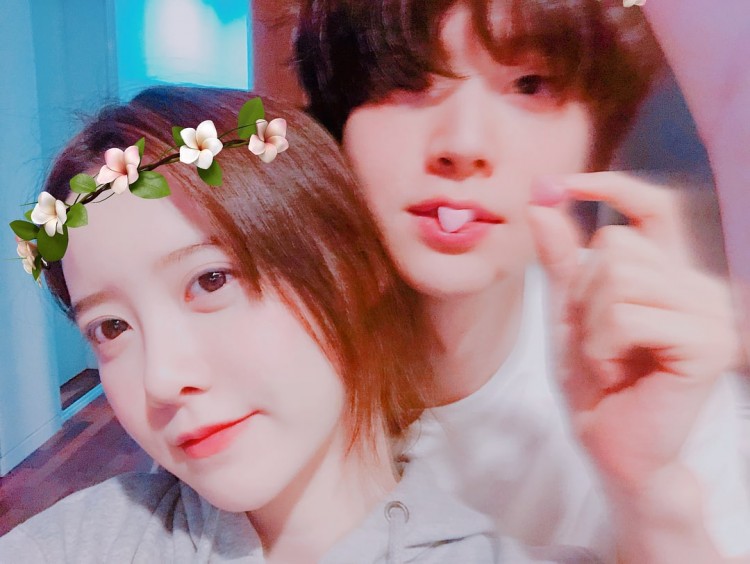 Ku Hye Sun khoe vẻ đẹp không tuổi làn da rạng ngời bên cạnh Ahn Jae Hyun kỉ niệm ngày cưới lần 2 - image 12