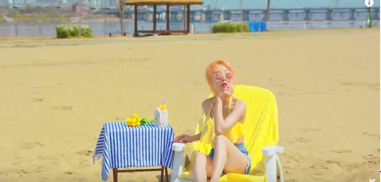 Tháng năm rực rỡ cùng phong cách MAKE UP mùa hè đẹp mắt trong MV 'SELFISH' Moon Byul ( Mamamoo) - image 1