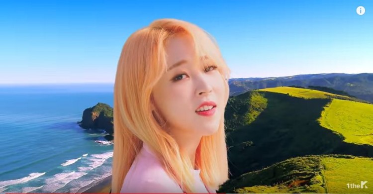 Tháng năm rực rỡ cùng phong cách MAKE UP mùa hè đẹp mắt trong MV 'SELFISH' Moon Byul ( Mamamoo) - image 12