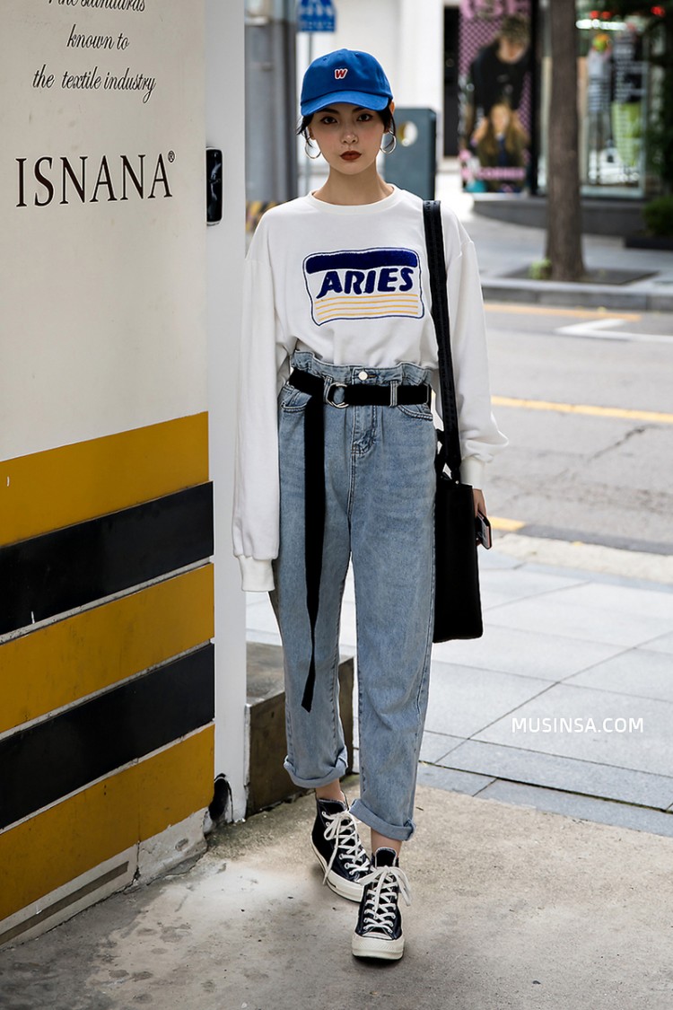 Street style giới trẻ Hàn tuần qua: croptop lên ngôi, quần cạp cao vẫn được ưa chuộng  - image 7