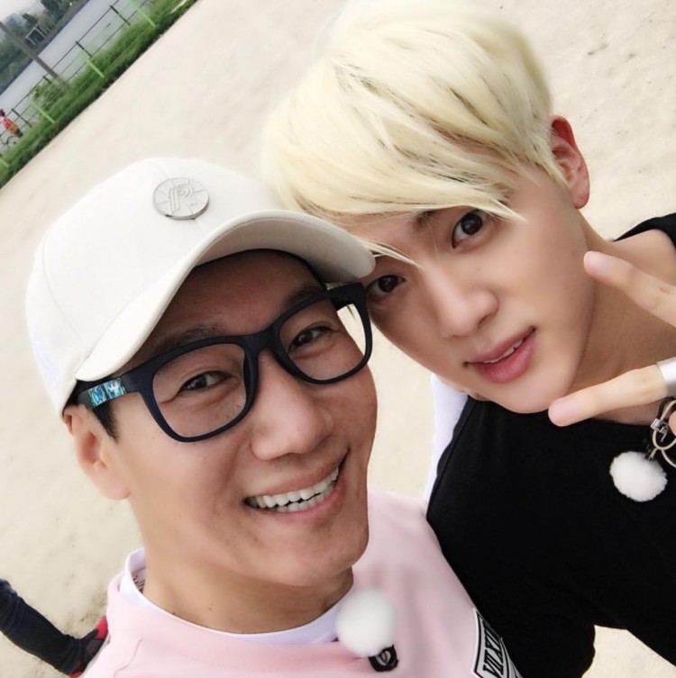 Ji Suk Jin thể hiện tình bạn thân thiết với Kim Seok Jin (BTS) trên kênh radio của mình - image 4