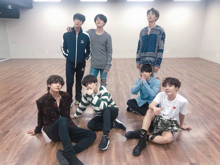 Sự nhầm lẫn “buồn cười” tại trường cũ của J Hope (BTS) - image 1