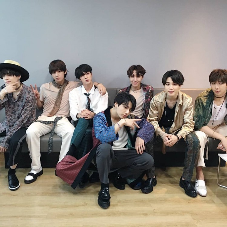Sự nhầm lẫn “buồn cười” tại trường cũ của J Hope (BTS) - image 3
