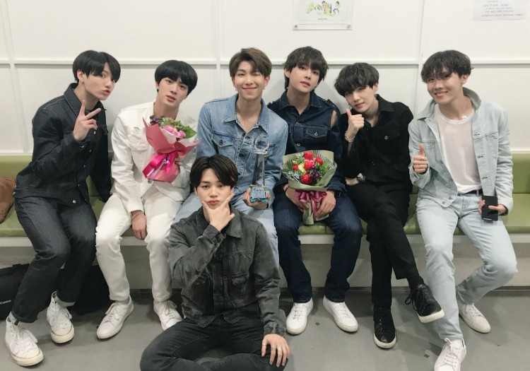 BTS “Khoảnh khắc hạnh phúc nhất là khi fan và chúng em hòa vào làm một trên sân khấu” - image 2