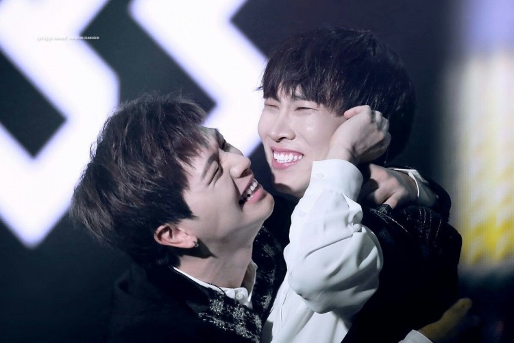 Những sự chênh lệch “đáng yêu vô đối” trong các idol Kpop - image 36
