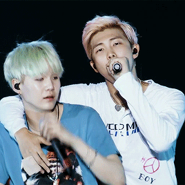 Những sự chênh lệch “đáng yêu vô đối” trong các idol Kpop - image 41