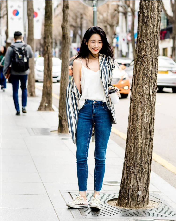 Street style giới trẻ Hàn tuần qua: chỉ toàn combo cũ rích mà vẫn nổi bần-bật - image 1