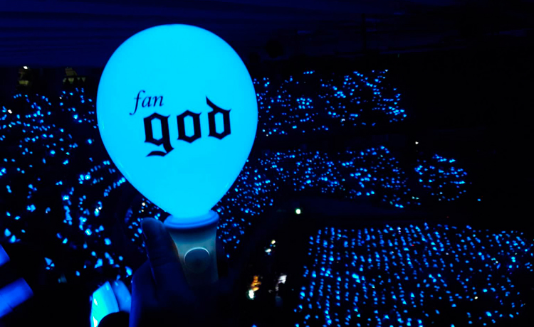 Biển sóng lightstick tại concert luôn là niềm tự hào của các fandom Hàn~ - image 3