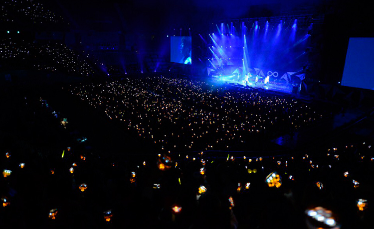 Biển sóng lightstick tại concert luôn là niềm tự hào của các fandom Hàn~ - image 65