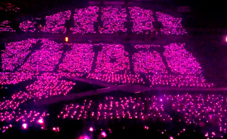 Biển sóng lightstick tại concert luôn là niềm tự hào của các fandom Hàn~ - image 100