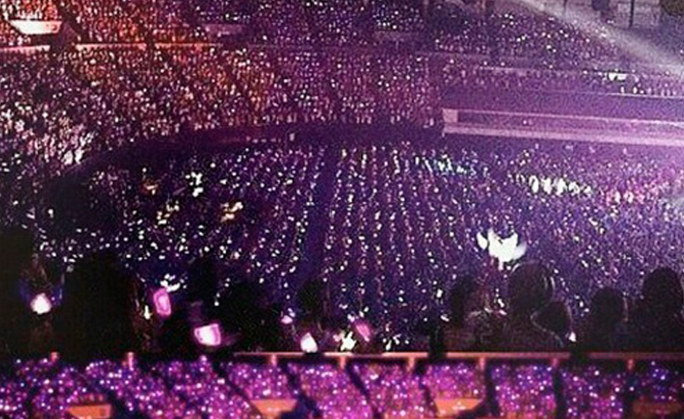 Biển sóng lightstick tại concert luôn là niềm tự hào của các fandom Hàn~ - image 109