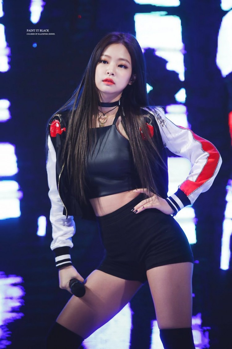 Top 10 bộ cánh sexy giúp Jennie BlackPink khoe thân hình hoàn mỹ của mình - image 6