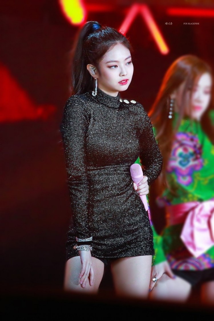 Top 10 bộ cánh sexy giúp Jennie BlackPink khoe thân hình hoàn mỹ của mình - image 10