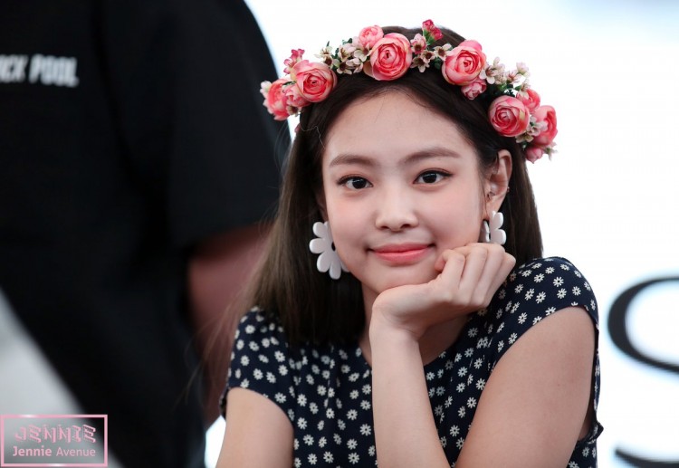 Rũ bỏ hình ảnh sexy trên sân khấu Jennie Black Pink “siêu cưng” tại fansign - image 6