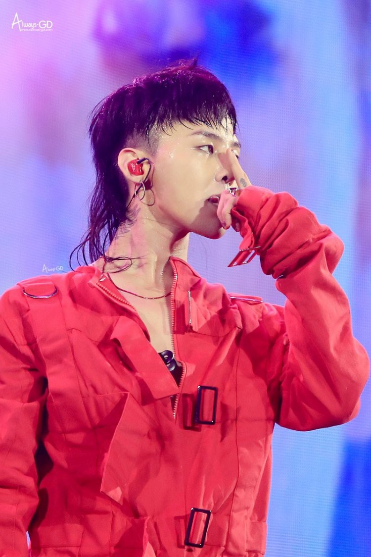 Kiểu tóc cá đối xấu lạ V và G-Dragon được khen nhưng người thứ 3 mới khiến netizen Hàn chú ý - image 1