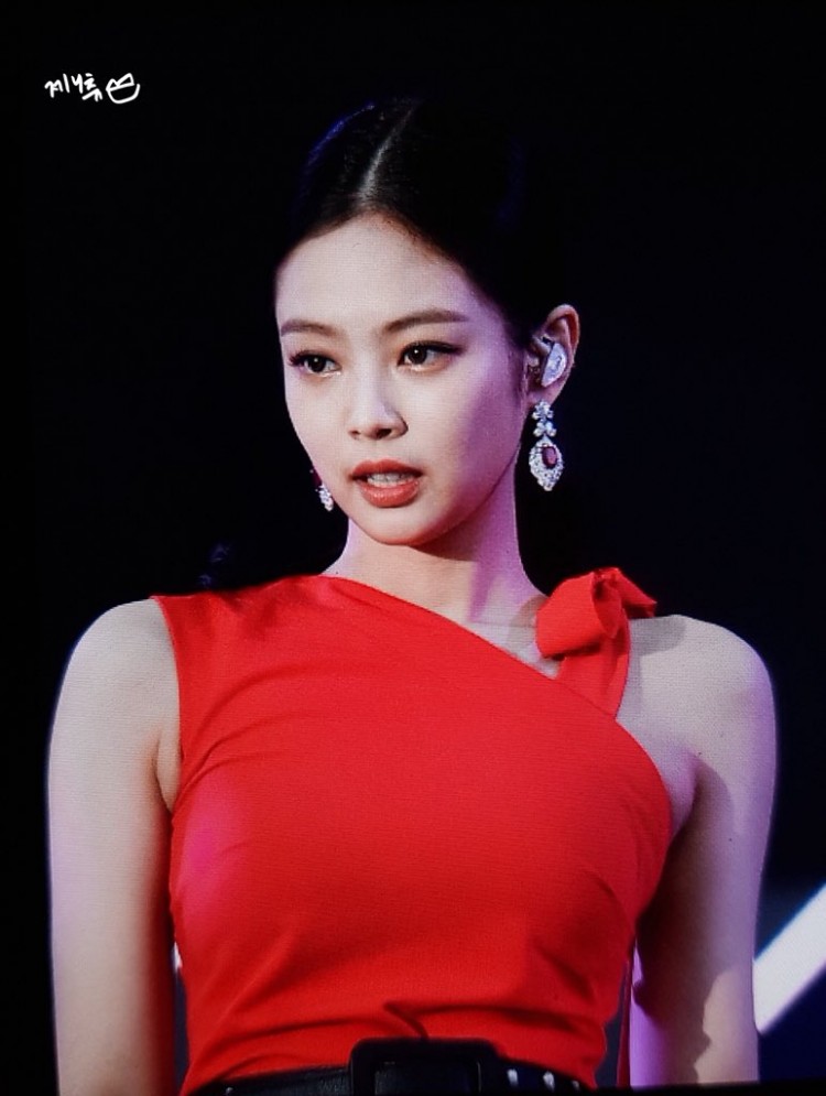 Visual siêu đỉnh của Jennie Black Pink khi buộc tóc vẫn chưa hết “sang chảnh” - image 4