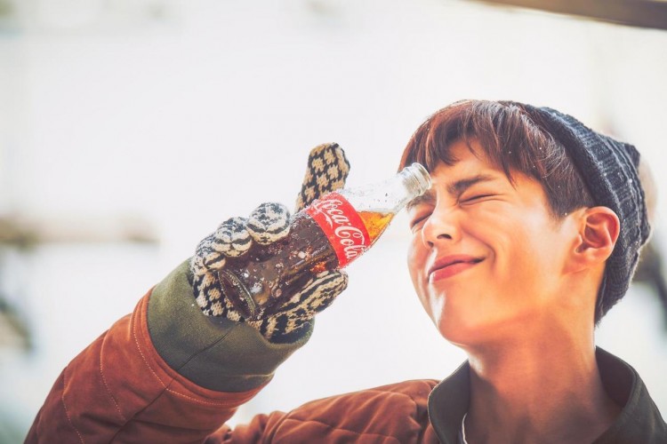 Park Bo Gum đã mời BTS đến với bữa tiệc Coca Cola bên hồ bơi trong CF mới - image 4