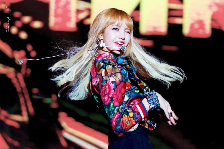 Lisa BlackPink tiết lộ nỗi khốn khổ của mình khi phải đổi muôn ngàn màu tóc nổi bật nhưng hợp có 1 - image 2