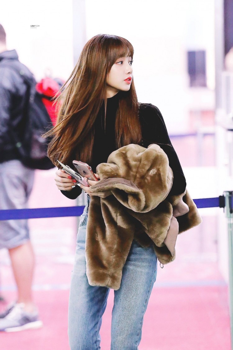 Lisa BlackPink tiết lộ nỗi khốn khổ của mình khi phải đổi muôn ngàn màu tóc nổi bật nhưng hợp có 1 - image 13