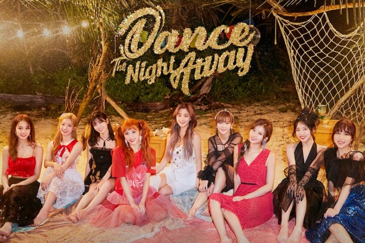 Điểm sơ lại hình ảnh TWICE bị tố liên tục sao chép SNSD từ khi debut đến nay - image 1