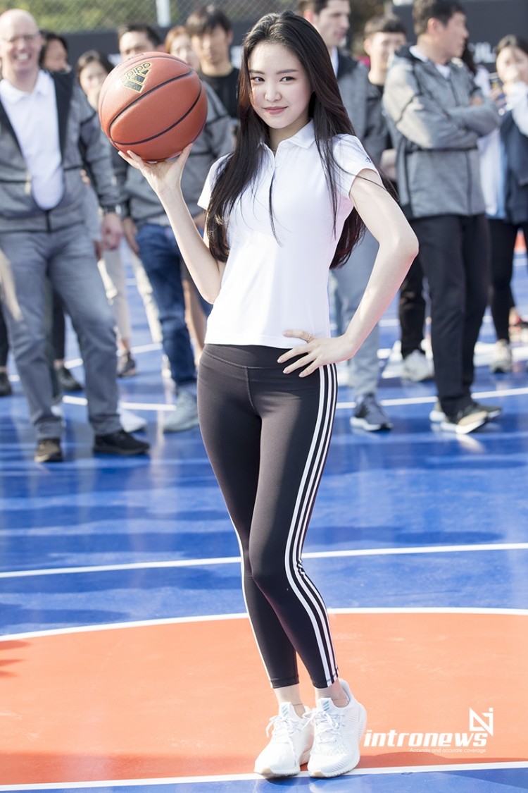 Knet tìm thấy Idol nam sáng giá có thể sánh vai cùng Naeun trở thành đại diện thương hiệu cho Adidas - image 7