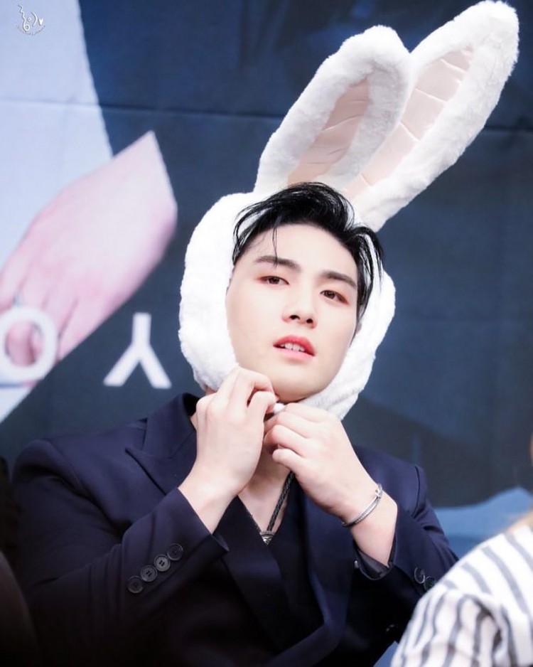 Top 2 phụ kiện thịnh hành nhất  trong fansign mà bất kì Idol nào cũng không “thoát khỏi” - image 13