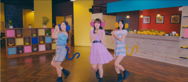 Công ty của Oh My Girl bị Knet tuýt còi vì cho Idol mặc outfits không thể chấp nhận được  - image 1