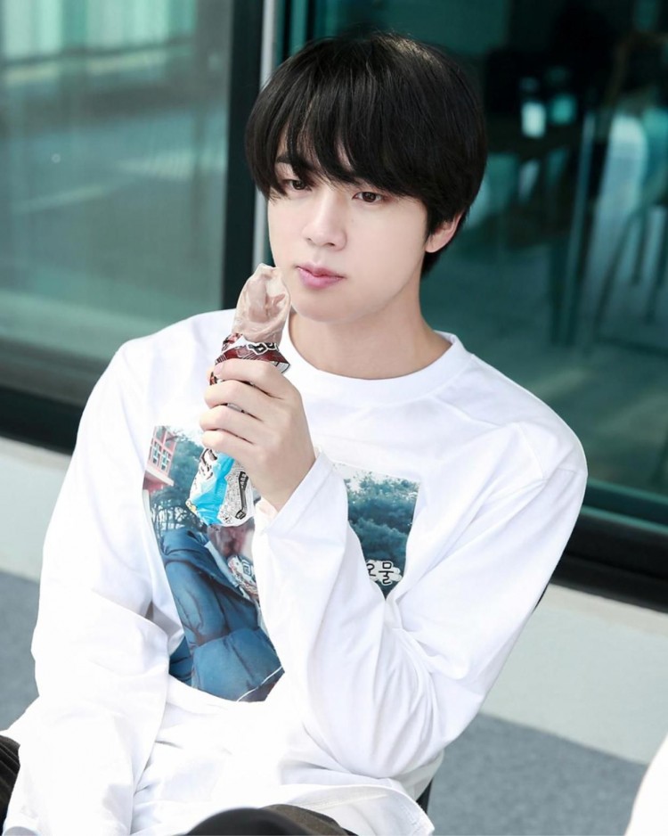 Jin BTS dẫn đầu trong cuộc bình chọn Idol nào sẽ là con rể hợp mắt các bậc phụ huynh - image 1