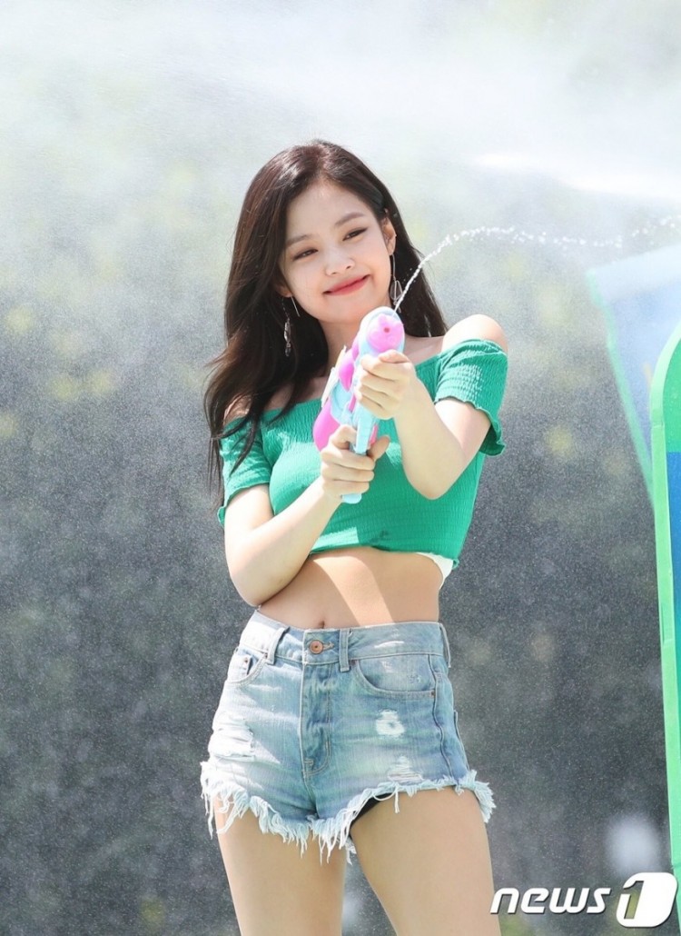 Chỉ với biểu cảm giận dỗi Jennie Black Pink đã khiến cho cả fan và nonfan đổ gục vì quá đáng yêu - image 9