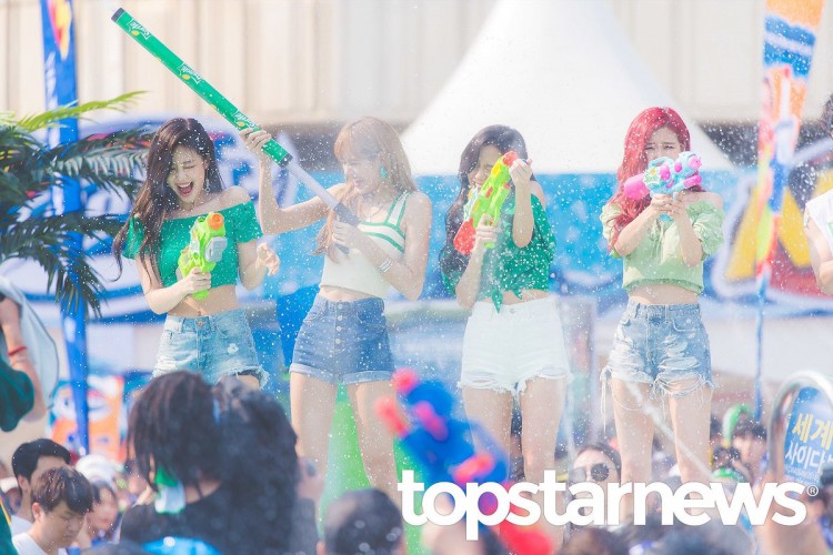 Mát mắt với chùm ảnh của BlackPink khi tham gia Sprite Waterbomb Festival 2018 - image 8