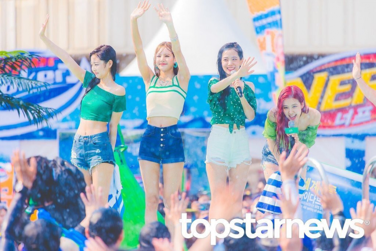 Mát mắt với chùm ảnh của BlackPink khi tham gia Sprite Waterbomb Festival 2018 - image 11