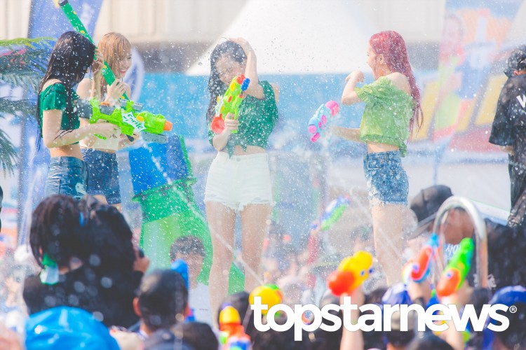 Mát mắt với chùm ảnh của BlackPink khi tham gia Sprite Waterbomb Festival 2018 - image 14