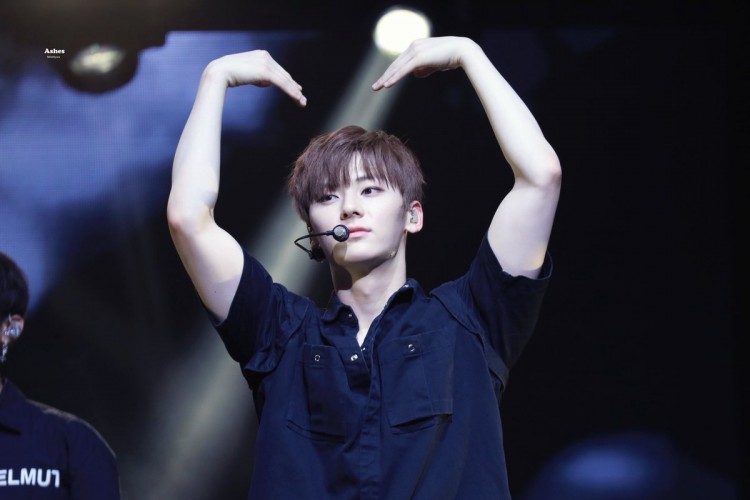 Fan được 1 phen đau tim khi 3 nam thần V BTS và Hwang Min Hyun “đụng hàng” - image 12