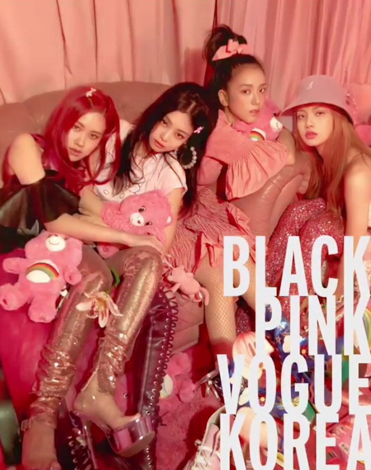 Khoe ảnh chụp cùng BlackPink trong style kì lạ CEO Vogue khiến BLINK phải thốt lên “may là họ đep” - image 1