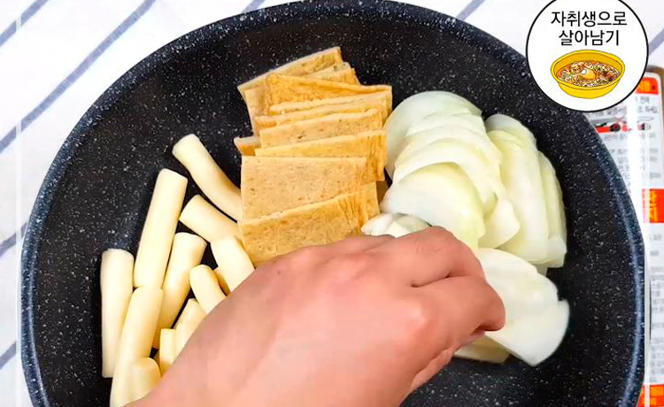 Tteobokki tỏi nguyên thủy phải vầy mới đúng chất!!  - image 13