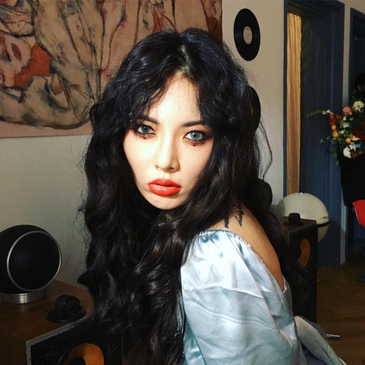 Qua thời hoàng kim HyunA cố bám vào mác nổi loạn nhưng thực ra đang hì hục giữa hố sâu thảm họa - image 5