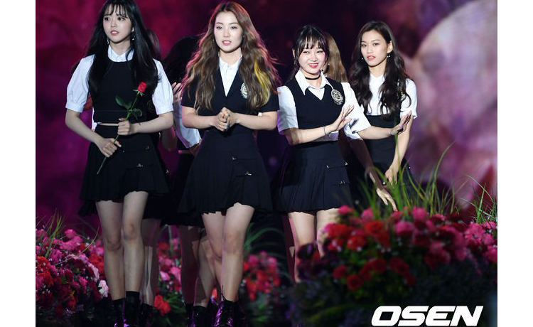 Ngày hội thảm hoa Korea Music Festival 2018TWICE 2 dây sexy Wanna One làm trò IKON như model  - image 14